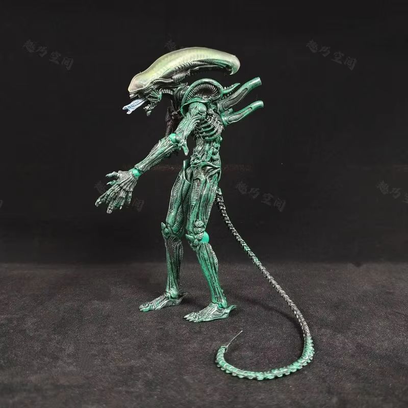 ALIEN TAKAYUKI TAKEYA VER. COLLECTIBLE FIGURE (SP-108)