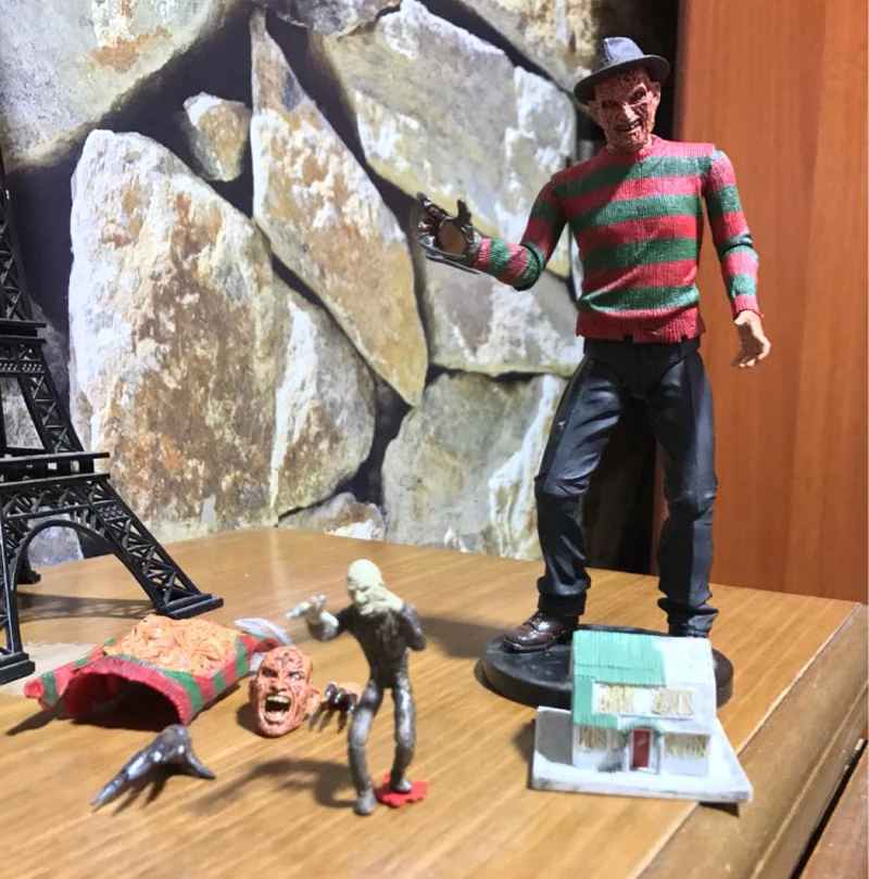 Freddy Krueger Action Figure - A Nightmare on Elm Street 3: Dream Warriors Ultimate Edition | 7" Horror Collectible with Elm Street House Miniature