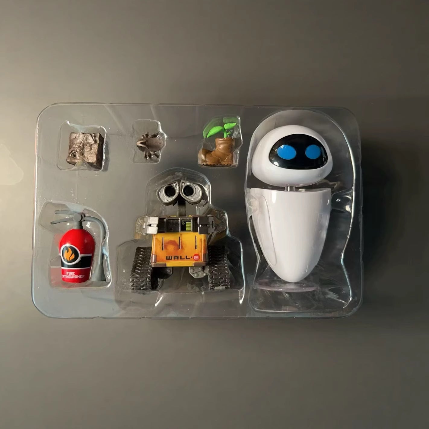 WALL•E & EVE DELUXE COLLECTIBLE SET