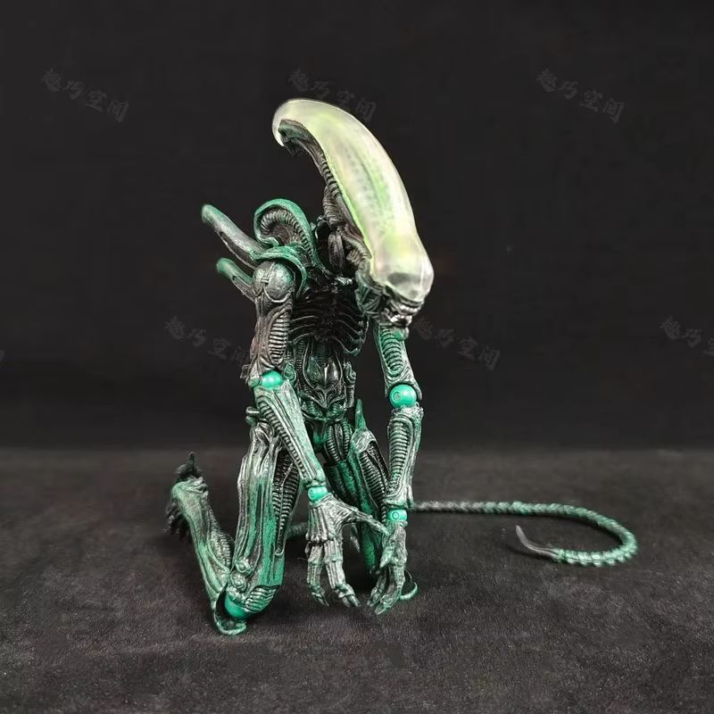 ALIEN TAKAYUKI TAKEYA VER. COLLECTIBLE FIGURE (SP-108)