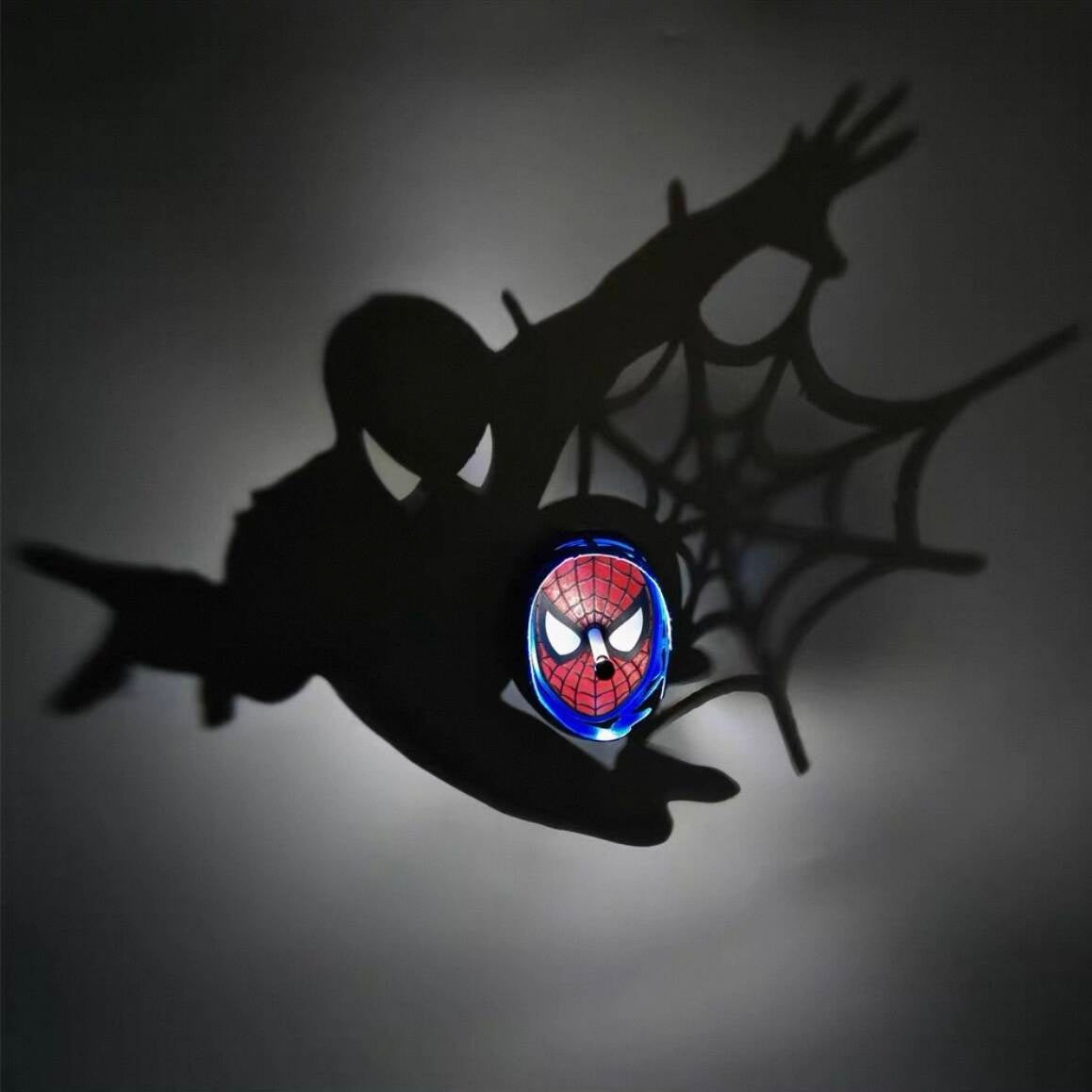 Cinematic Silhouette Shadow Projector Lamp – Premium Pop-Culture Wall Art LED | Geekzilla