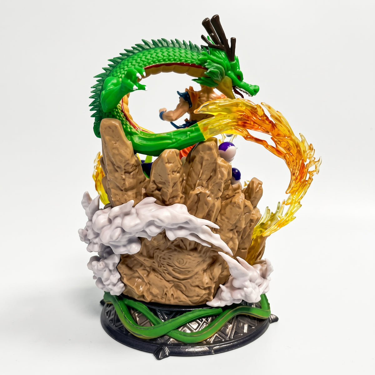 Dragon Ball Z Super Saiyan Goku vs Villains Diorama Statue