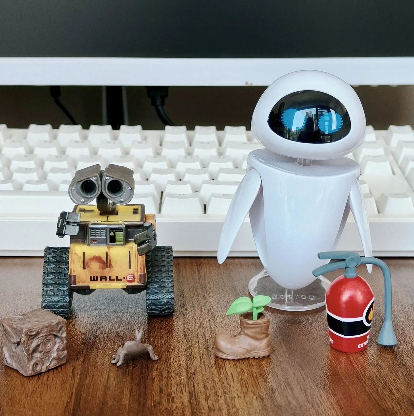 WALL•E & EVE DELUXE COLLECTIBLE SET