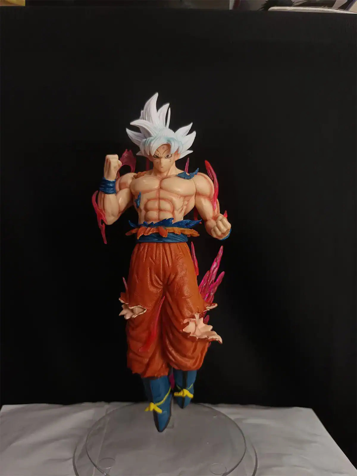 Dragon Ball Super Ultra Instinct Goku Figure – Premium Floating Battle Stance Collectible | Geekzilla