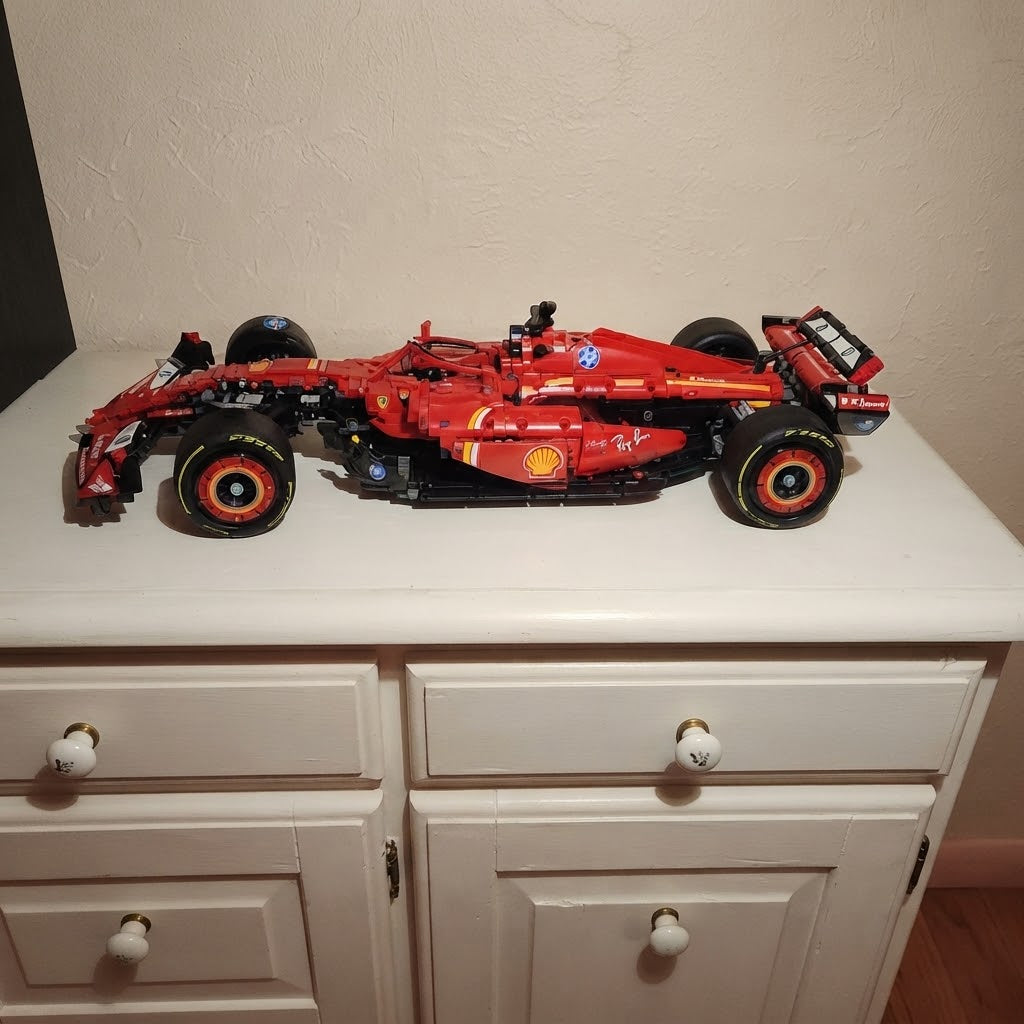 Ferrari SF-24 Building Set – Technic Formula 1 Race Car Model (1361 Pieces)