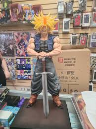 DRAGON BALL Z SUPER SAIYAN TRUNKS COLLECTIBLE FIGURE