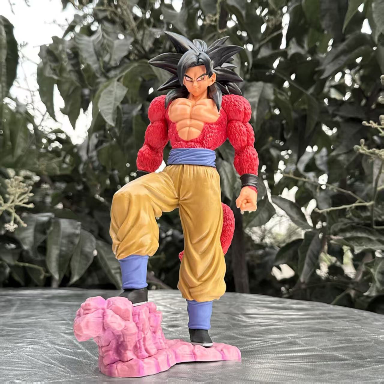 DRAGON BALL GT "GOKU SUPER SAIYAN 4" PREMIUM VINYL FIGURE