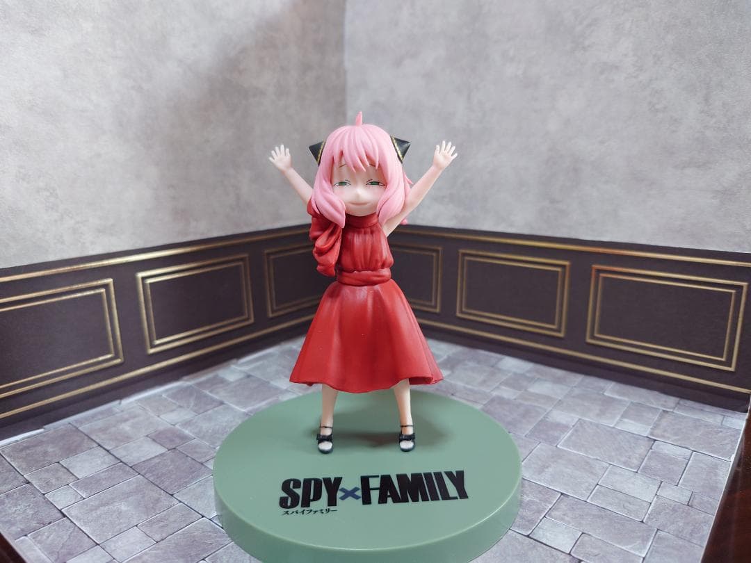 ANYA FORGER PARTY DRESS COLLECTIBLE FIGURE
