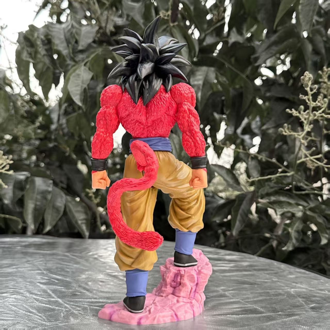 DRAGON BALL GT "GOKU SUPER SAIYAN 4" PREMIUM VINYL FIGURE