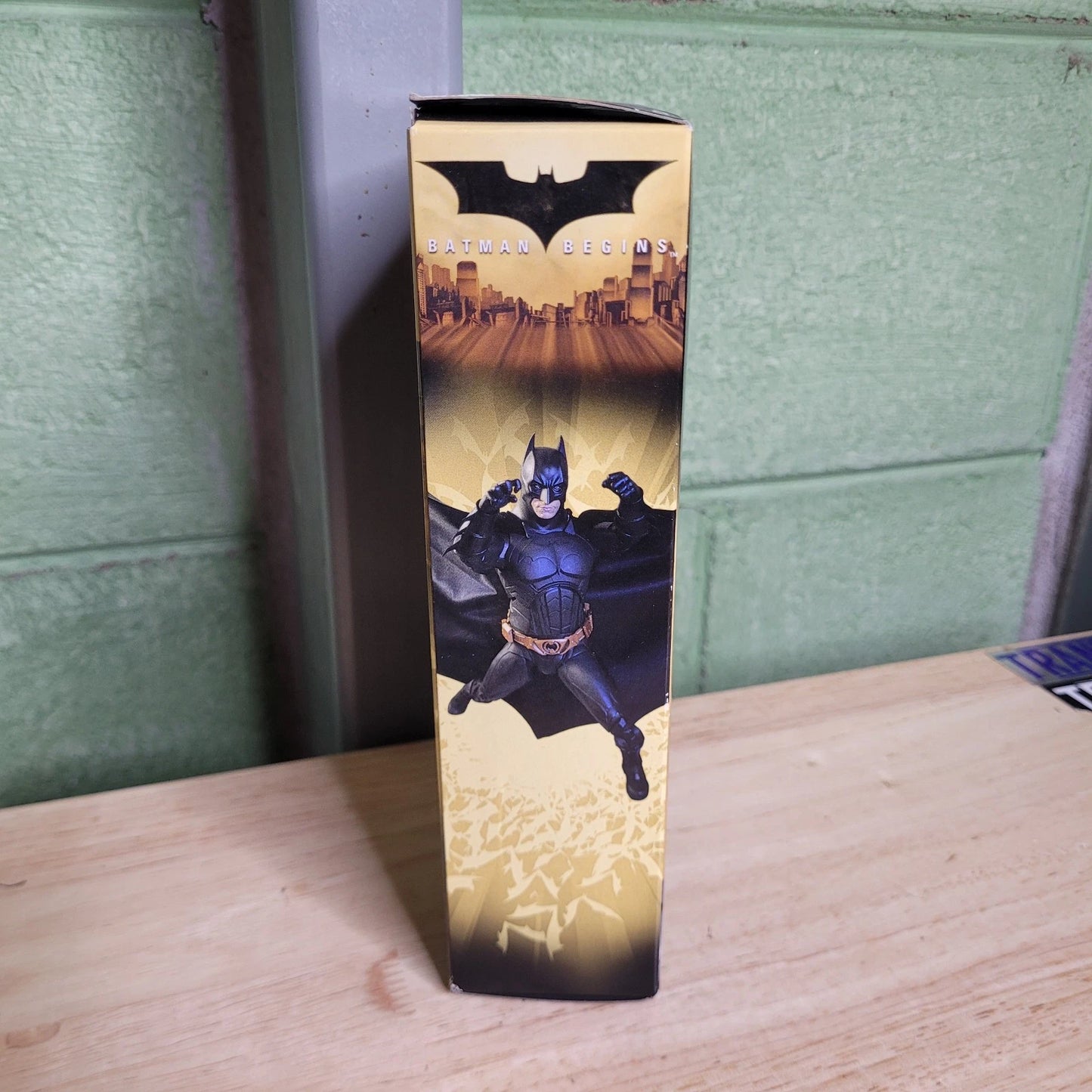 BATMAN BEGINS COLLECTIBLE ACTION FIGURE