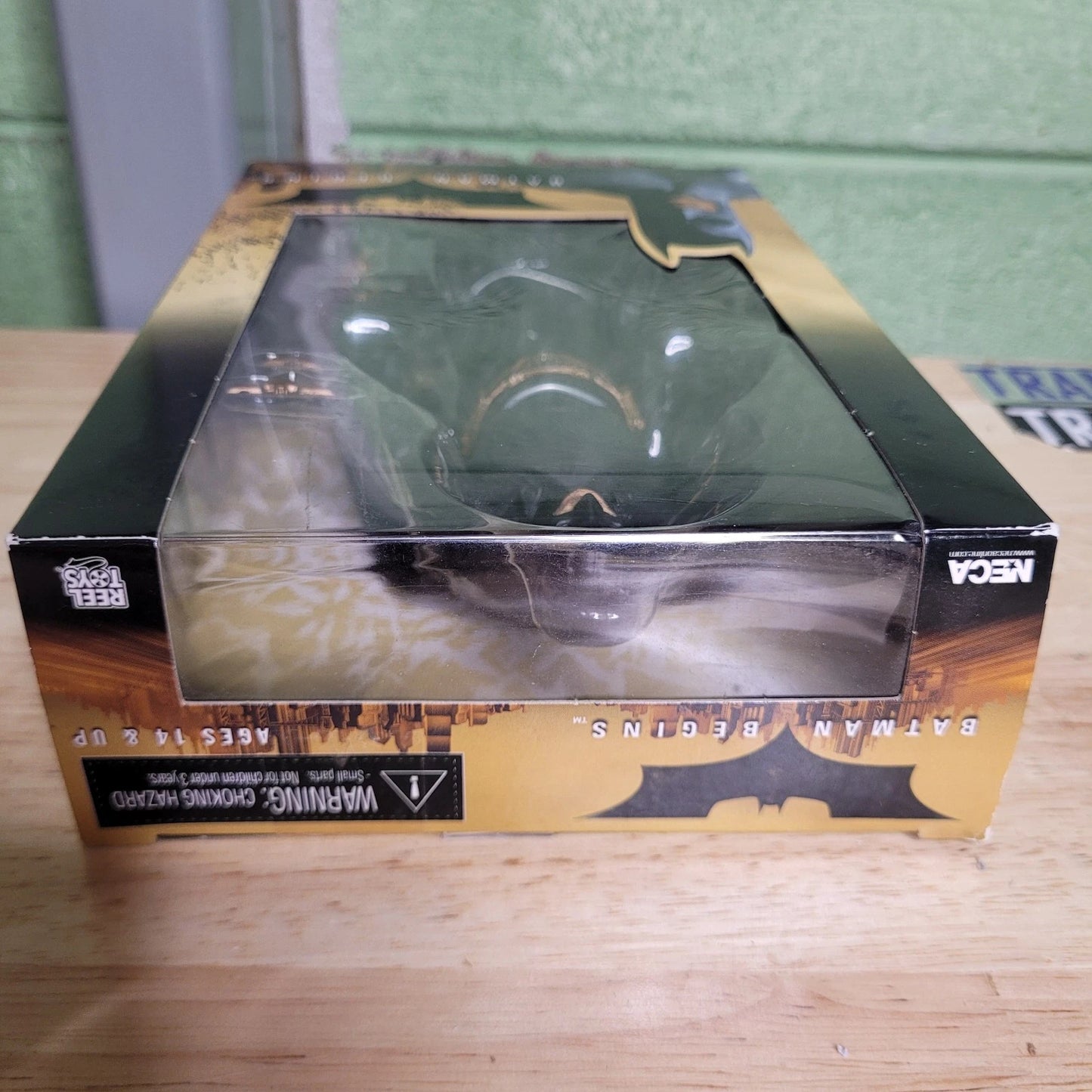 BATMAN BEGINS COLLECTIBLE ACTION FIGURE