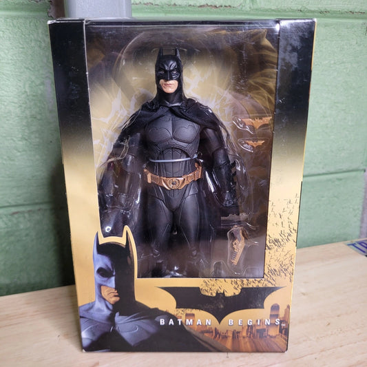 BATMAN BEGINS COLLECTIBLE ACTION FIGURE
