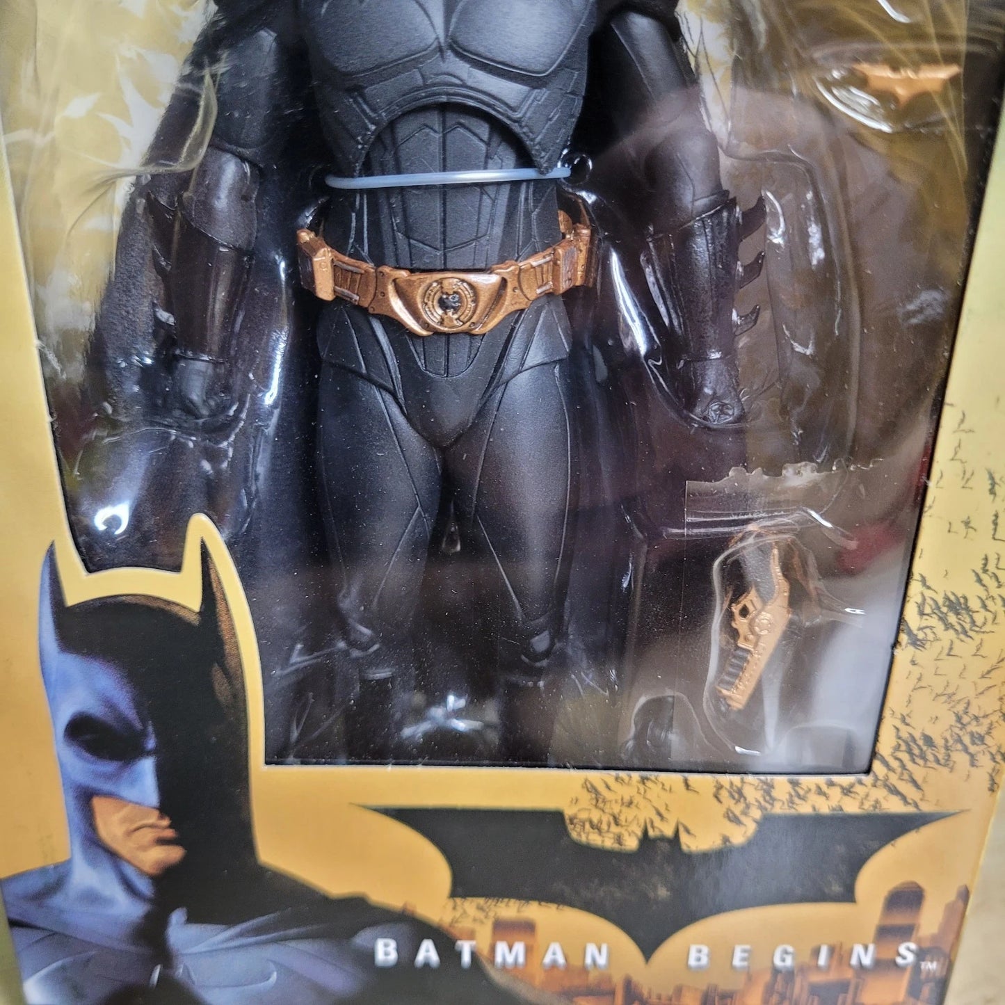 BATMAN BEGINS COLLECTIBLE ACTION FIGURE